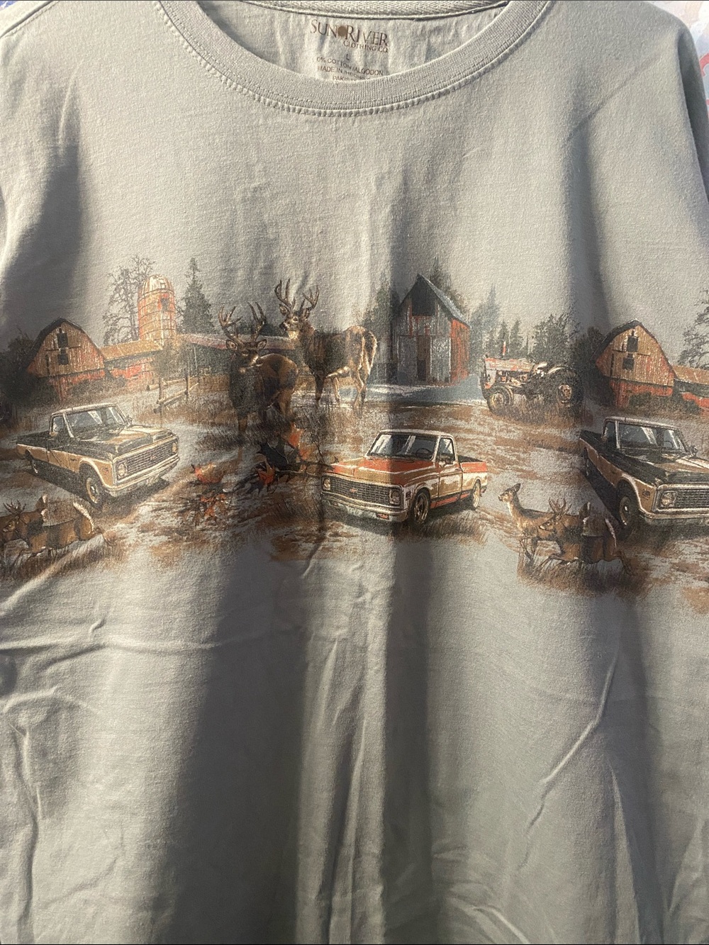 Sunriver Long Sleeve Graphic Tee - Light Gray Farm Scene